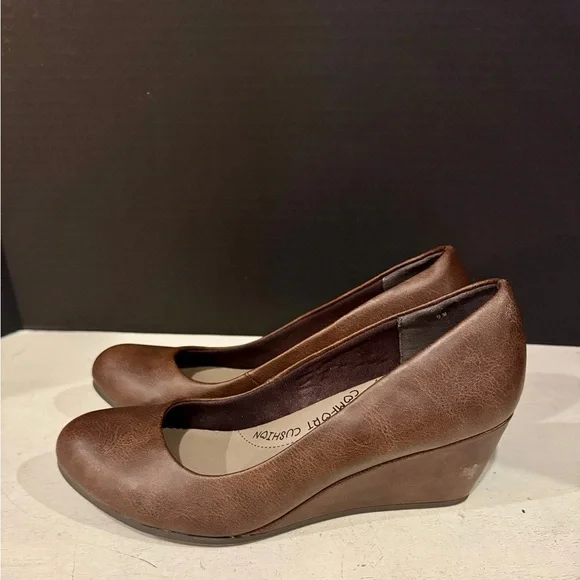 Jellypop Classic Brown Heels - Picture 2 of 3